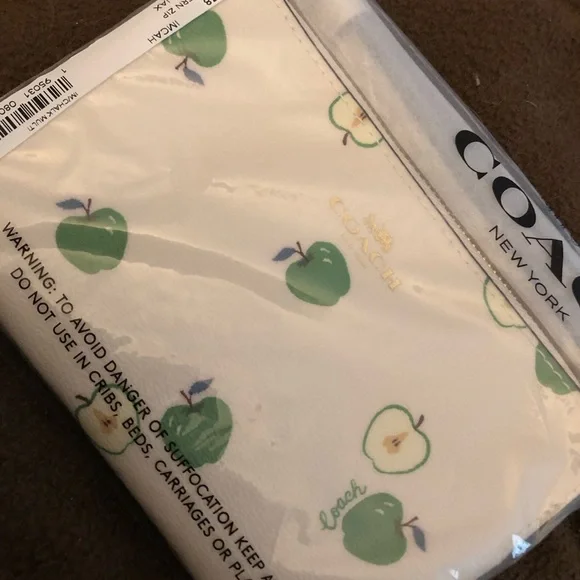 SALE!!! NWT Coach adorable apple wristlet!! Price Firm - Picture 4 of 4